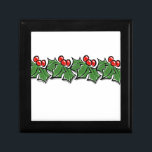 Holly Löv, Holly-bär, julkrans Smyckeskrin<br><div class="desc">En festlig och färglös,  gryande mardröm som gör vintersäsongen ännu mer glad.</div>