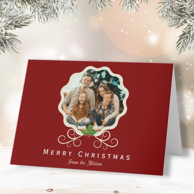 Holly-mappat Helgdag-kort för familjefolljul Helgkort (Family Photo Christmas Holly Folded Holiday Card, red and green elegant minimalist modern)