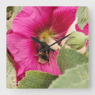 Hollyhock bumble bee Square Wall Clock Fyrkantig Klocka