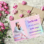 Holografisk lila av rosa Quinceanera Spara Datumet<br><div class="desc">En modern och elegant Spara datum för en Quinceañera. Holografisk bakgrund,  rosa,  lila myntbakgrund grönt. Anpassa och lägg till ett foto,  datum och namn.</div>