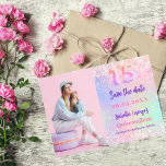 Holografisk lila av rosa Quinceanera Spara Datumet<br><div class="desc">En modern och elegant Spara datum för en Quinceañera. Holografisk bakgrund,  rosa,  lila myntbakgrund grönt. Anpassa och lägg till ett foto,  datum och namn.</div>