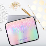 Holografiskt encorn glitter rainbow monogram glam laptop fodral<br><div class="desc">En holografisk trendig med enmajs och regnbåge pastel färg i rosa, lila, ro guld, mynta grönt. Dekorerad med faux glitter-droppar i ro guld, rosa och lila. Anpassa och lägg till ett namn, skrivet med ett modernt handskript i stil med dekorationer. Lila färgad brev. Om du bara vill behålla utslagen tar...</div>