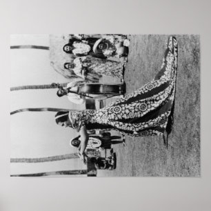 Holoku Hula dansare med musikbandet Poster