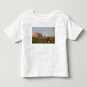 Holsteinmjölkkor utanför en lada vid soluppgång t shirt