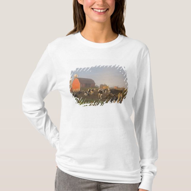 Holsteinska mjölkkor utanför en lada vid soluppgån t shirt (Framsida)