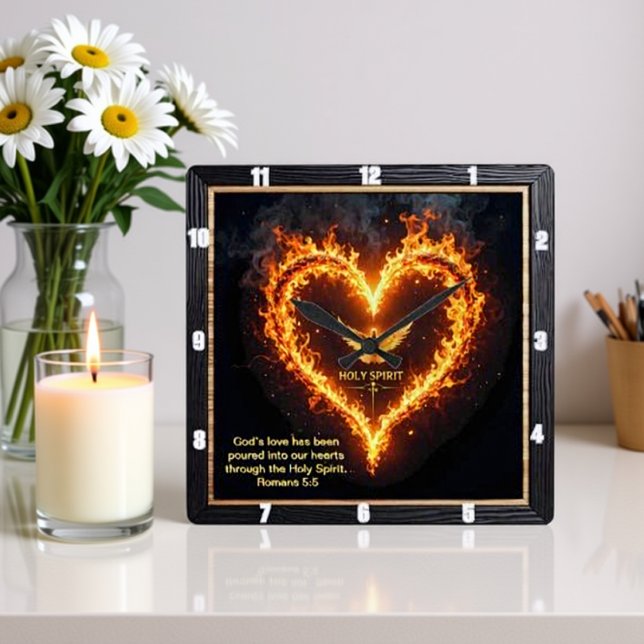 Holy Spirit Cross Flaming Heart Romans 5:5 Fyrkantig Klocka (Skapare uppladdad)