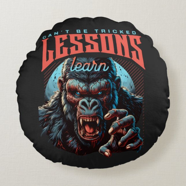 Home Decor Wise Gorilla Lessons Learn Pillow  Rund Kudde (Framsidan)