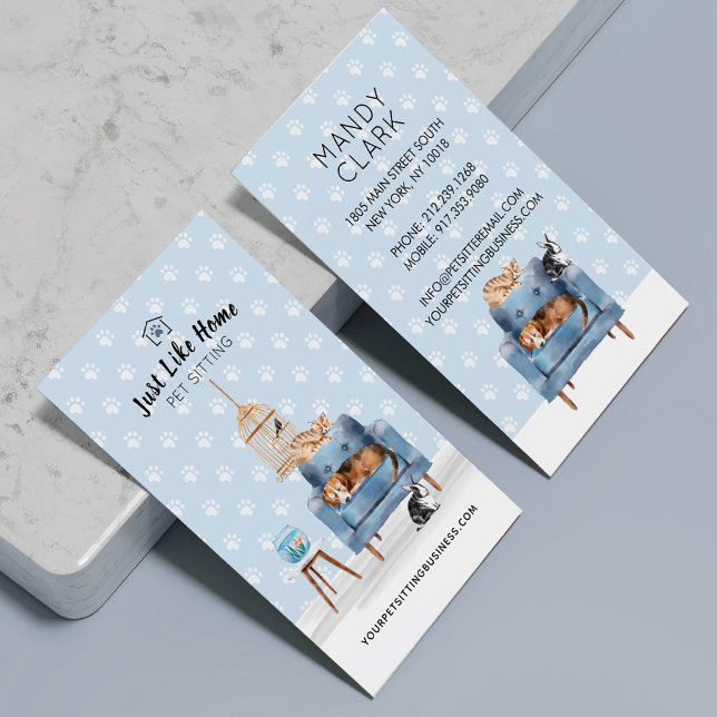 Home Pet Sitta | Hund & katt Spipande på Blå Soffa Visitkort (Home Pet Sitting | Dog & Cat Sleeping on Blue Sofa Business Card)