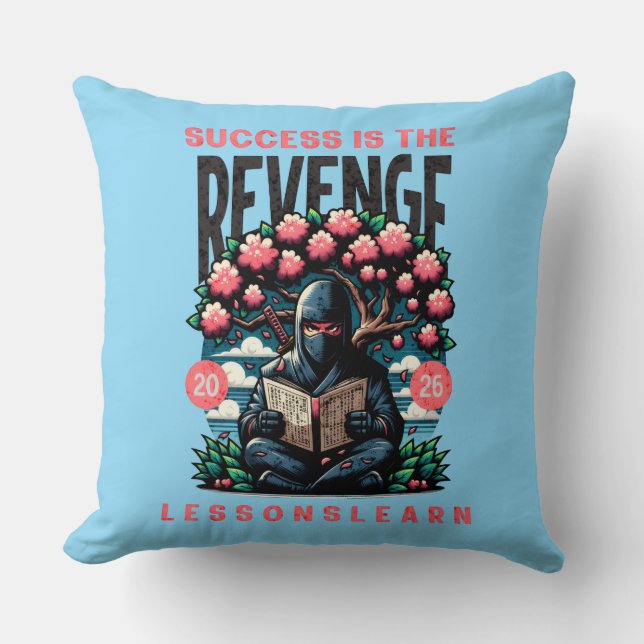 HOME SUCCESS REVENGE LESSONS LEARN THROW PILLOW  KUDDE (Framsida)