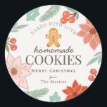Homemade Cookies Blommigt Cream White Helgdag Runt Klistermärke<br><div class="desc">Den här chicen "bakad med kärlek,  homemade cookies" har en gräddvit bakgrund med pepparkaksgubbe,  helgdag som t.ex. blommor och röda bär. Anpassa efter dina behov. Du hittar matchande produkter i min butik.</div>