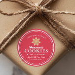 Homemade Cookies Gingerbröd Runt Klistermärke<br><div class="desc">Fira helgdagarna med den här Homemade Cookies Gingertea-designen Ändra bakgrunden till färg om du vill. Kontakta oss på ThePaperieGarden@gmail.com för ytterligare frågor.</div>