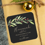 Homemade med Kärlek jul Fyrkantigt Klistermärke<br><div class="desc">Skapa klistermärken för helgdag,  party favors,  inbjudningskuvert och mer med modern elegant,  grönt och bär med ditt budskap i chicen. MATCHING-objekt i vår butik.</div>