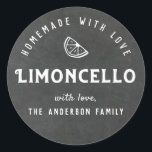 Homemade med Kärlek Limoncello Modern Chalkboard Runt Klistermärke<br><div class="desc">Anpassningsbar-designade limoncelloklistermärken/etiketter med text/presentmeddelande i personlig på stil-bakgrunden i krita.</div>