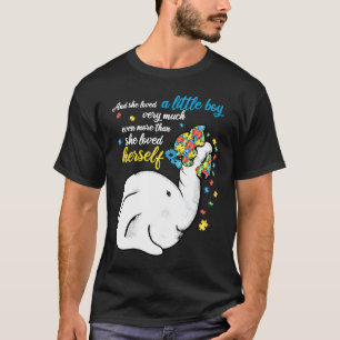 Hon älskade en liten pojke Autism Awareness Puzzle T Shirt
