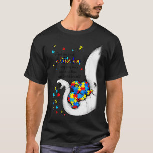 Hon älskade en liten pojke Baby Elephant Autism Aw T Shirt