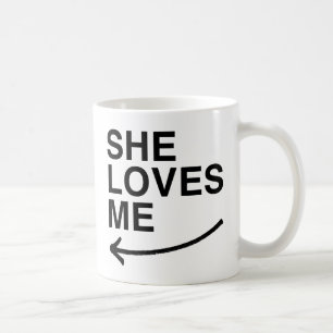 Hon älskar mig (vänster) .png kaffemugg