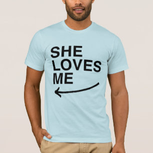 Hon älskar mig (vänster) .png t shirt