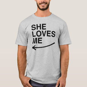Hon älskar mig (vänster) .png t shirt