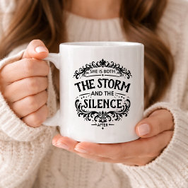 Hon är både stormen och tystnaden Vintage Kaffemugg