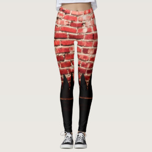 Hon är damasker för ett tegelstenhus leggings