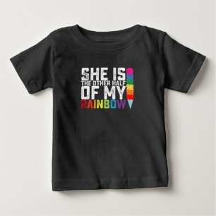 Hon är den andra halvan av min regnbåge lesbisk ga t shirt