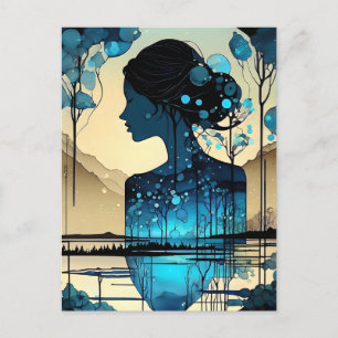 Hon är en abstrakt kvinna som är gjord av skog. Ho Vykort