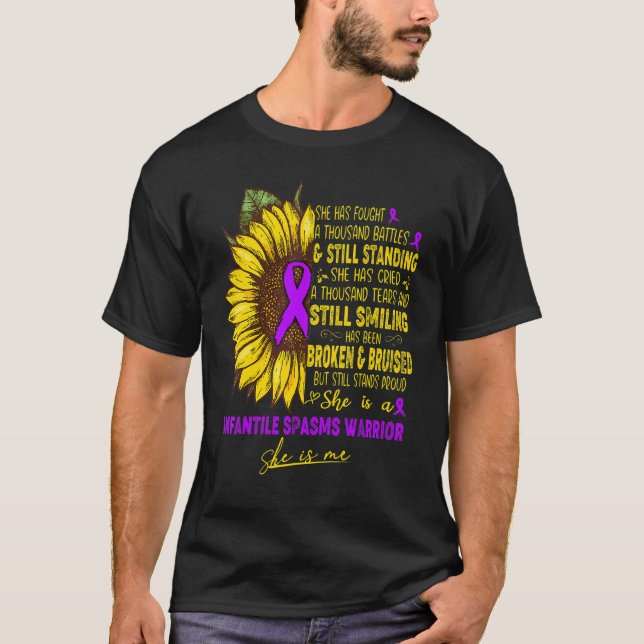 Hon är en barnslig spasms-kritiker. t shirt (Framsida)