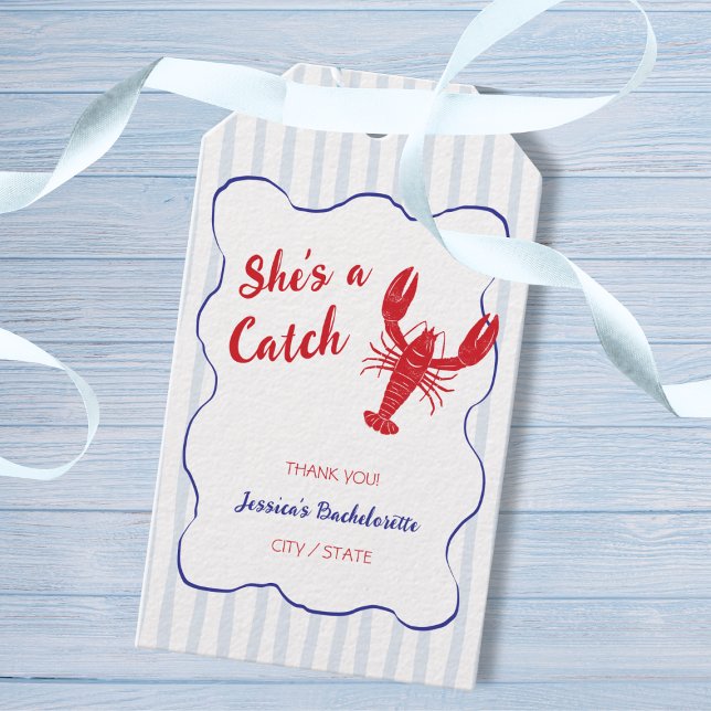 Hon är en Catch Lobster Bachelorette Tack Presentetikett (She’s a Catch Lobster Bachelorette Thank You Gift Tags)