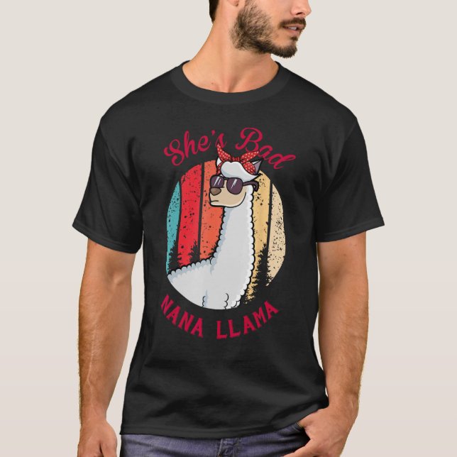 Hon är en dålig Nana Llama Mor-dag Party T Shirt (Framsida)