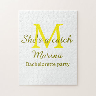 Hon är en fångst gul monogram möhipparty n pussel