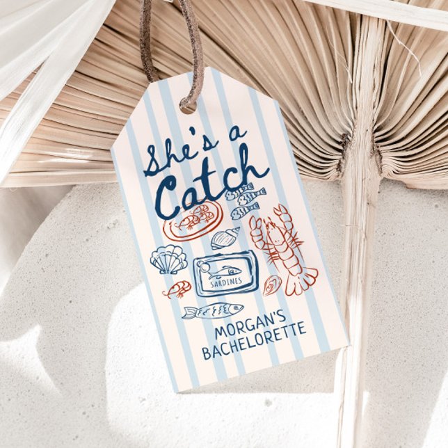 Hon är en fångst Seafood Coastal Bachelorette Presentetikett (Skapare uppladdad)