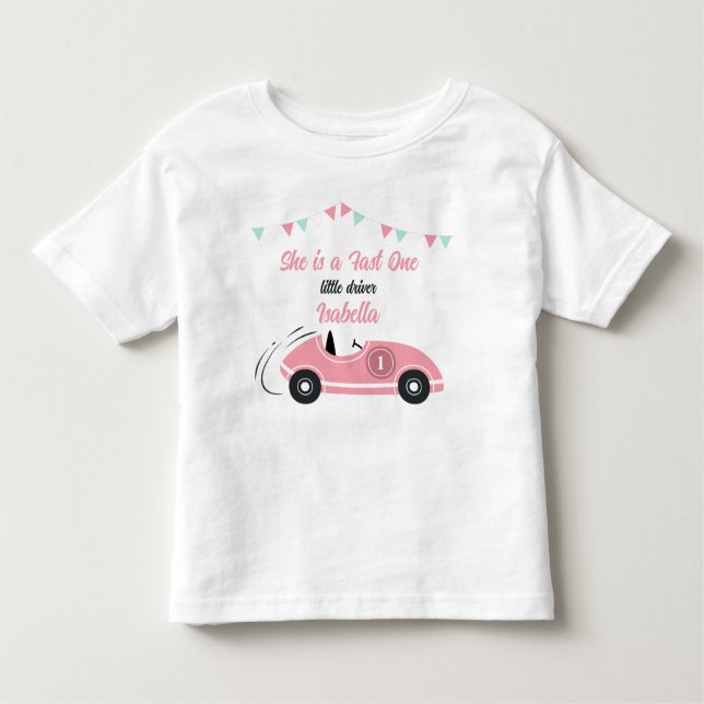 Hon är en Fartfylld Rosa Racerkörares Födelsedagsf T Shirt (Framsida)