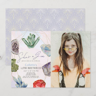 Hon är en Gem Crystals Gemstone Girl Birthday Phot Inbjudningar