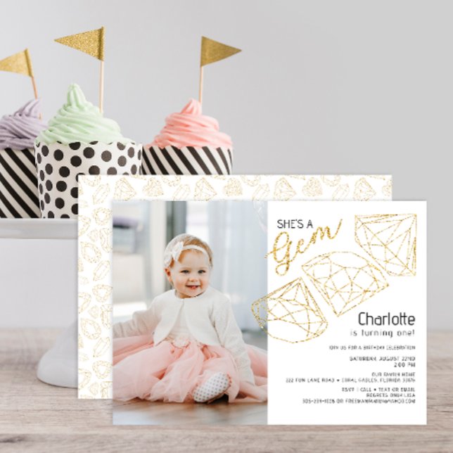 Hon är en Gem Glam Photo Födelsedagsfest Inbjudan (she's a gem birthday party glitter gold photo 1st birthday invitation)