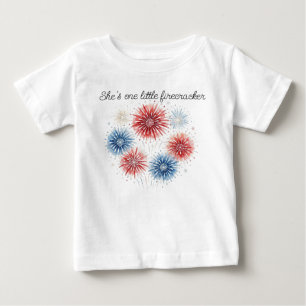 Hon är en liten fyrverkeripipa t shirt