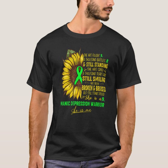 Hon är en manisk depressionskrig. t shirt (Framsida)