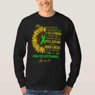 Hon är en Neural Tube Defects Warrior. T Shirt