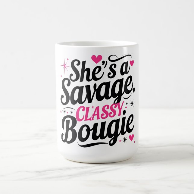 Hon är en Savage, Classy, Bougie - Sassy Quote Kaffemugg (Center)