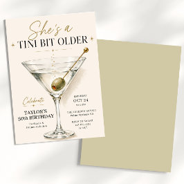 Hon är en Tini Bit äldre Martini 50-årsdag Inbjudningar