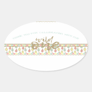 Hon är en Vild en första födelsedag-Tack. Ovalt Klistermärke