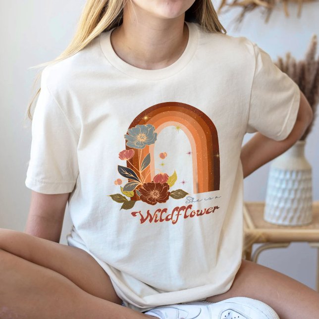 Hon är en vildblomma, inspirerande t shirt (Skapare uppladdad)