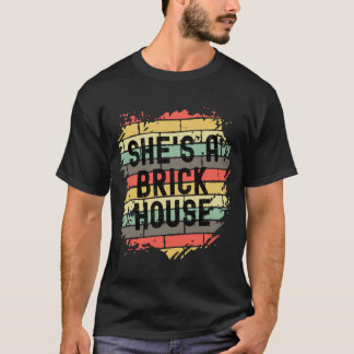 Hon är ett tegelhus t shirt