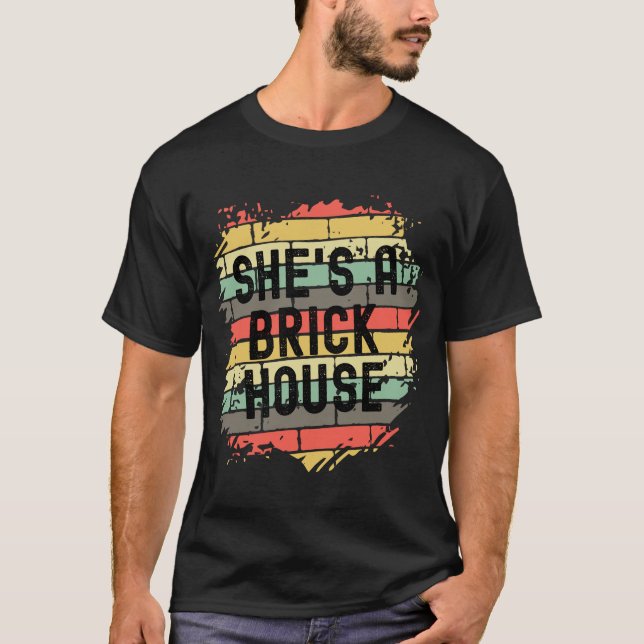 Hon är ett tegelhus t shirt (Framsida)
