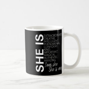 Hon är ett utomordentligt Kreativ. Kaffemugg