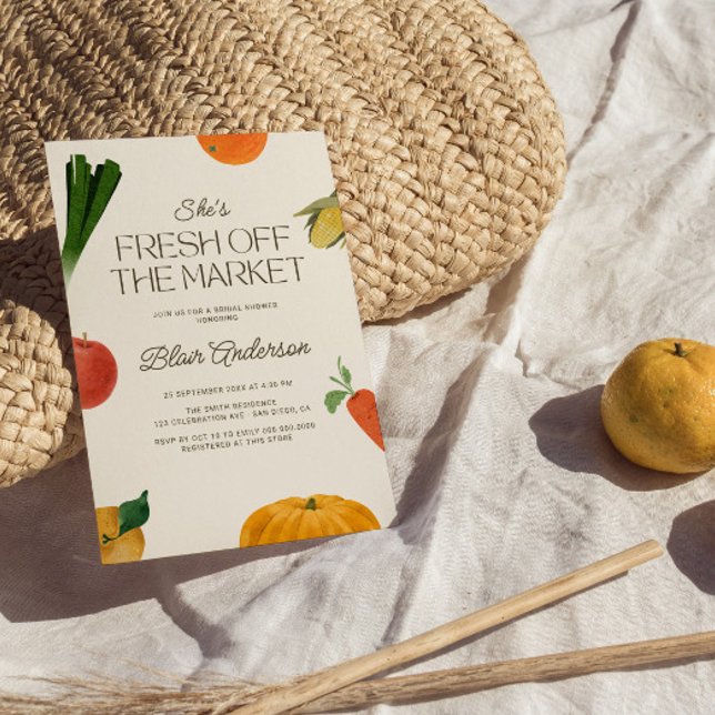 Hon är färsk från Möhippan Inbjudningar (Skapare uppladdad)