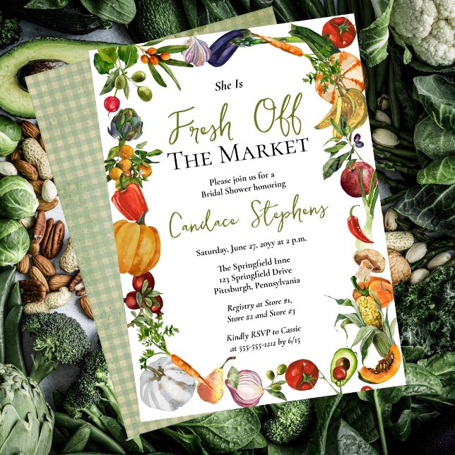 Hon är färsk från Möhippan på marknaden Inbjudningar ("She Is Fresh Off The Market" Fruit and Vegetable Frame Bridal Shower Invitation - Print | Digital)