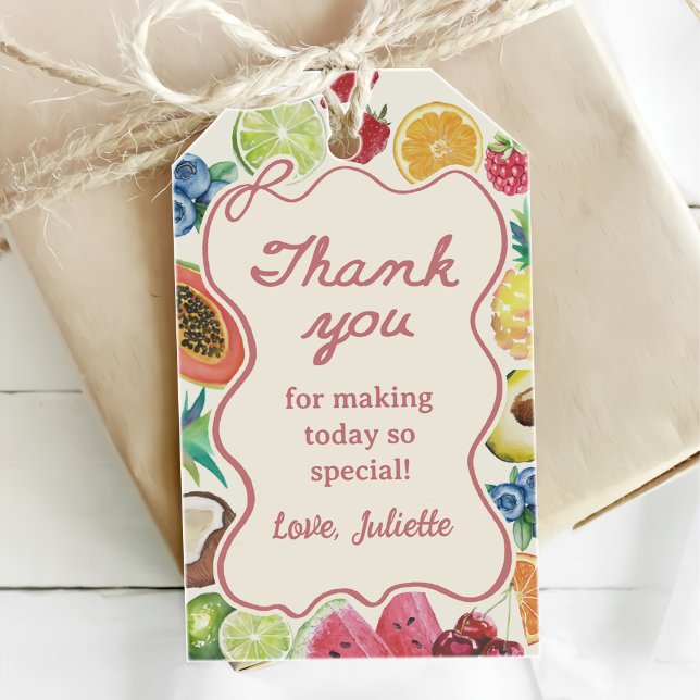 Hon är färska frukter bröllopsdusch presentetikett (Skapare uppladdad)