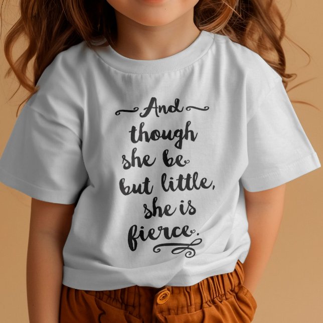 Hon är Fierce T Shirt (Although she be but little she is fierce)