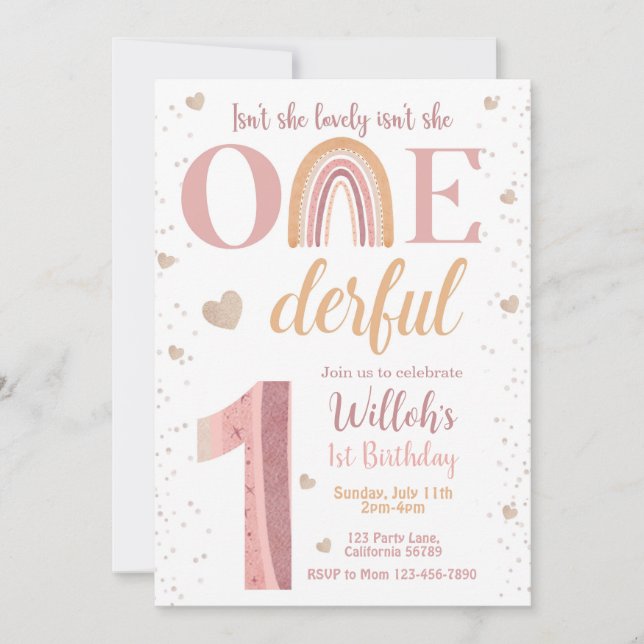 Hon är glad över att hon bjudit in henne för först inbjudningar (Framsida)