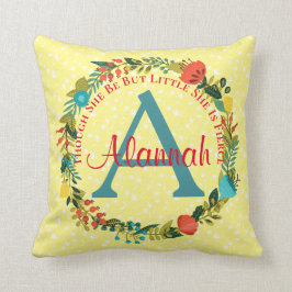 Hon är grovt citerad Blommigt Monogram Namn Kudde